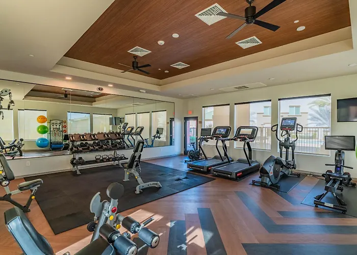Cozy Near Stadium With Balcony-pool-gym-parking Apartment Glendale