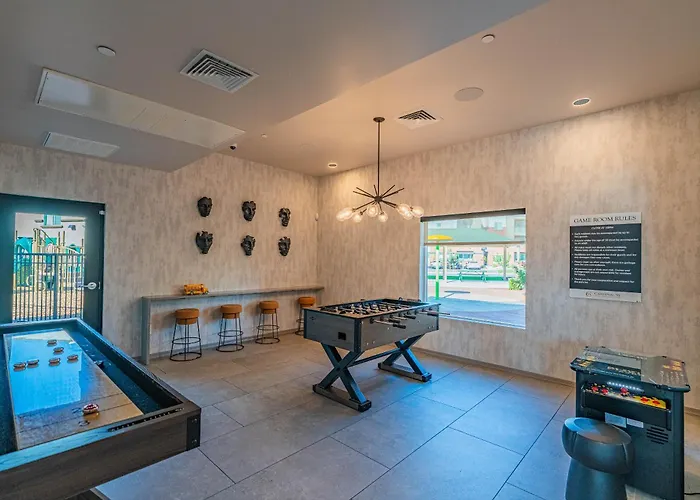 Cozy Near Stadium With Balcony-pool-gym-parking Glendale