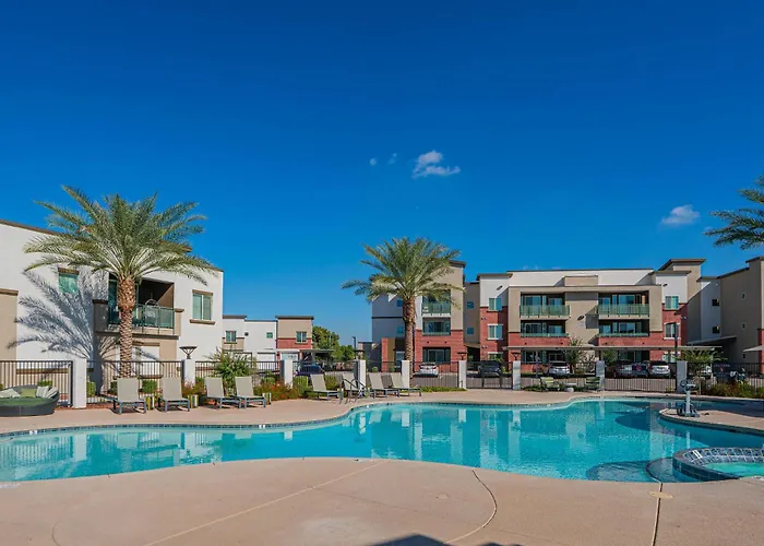 Cozy Near Stadium With Balcony-pool-gym-parking *