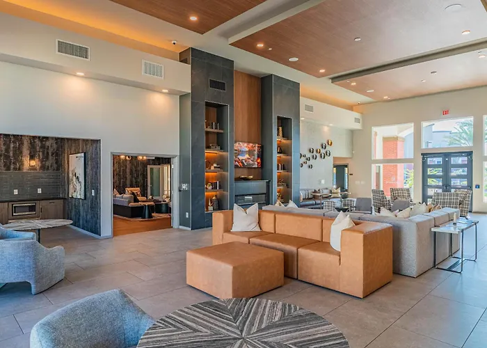 Cozy Near Stadium With Balcony-pool-gym-parking Apartment Glendale