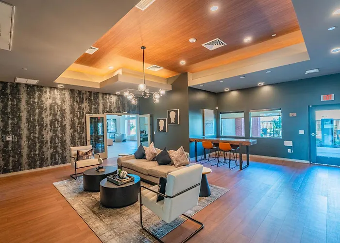 Cozy Near Stadium With Balcony-pool-gym-parking *