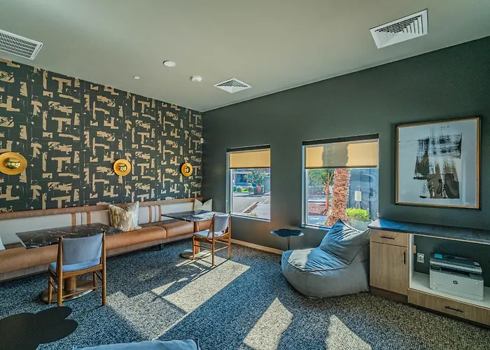 Cozy Near Stadium With Balcony-pool-gym-parking * Glendale