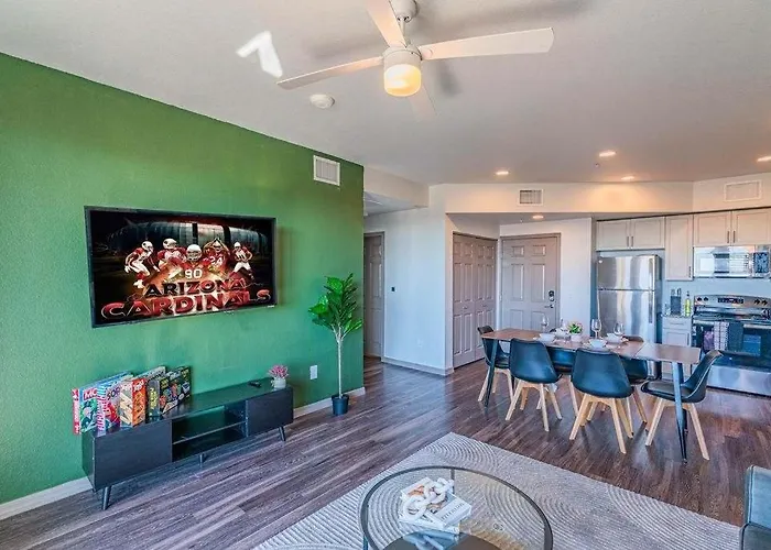 Cozy Near Stadium With Balcony-pool-gym-parking * Glendale