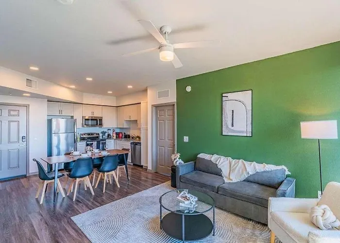 Apartment Cozy Near Stadium With Balcony-pool-gym-parking