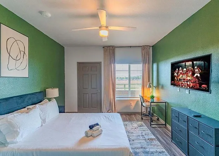 Cozy Near Stadium With Balcony-pool-gym-parking Glendale