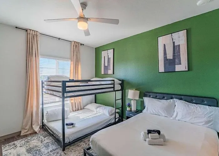 Cozy Near Stadium With Balcony-pool-gym-parking Apartment Glendale