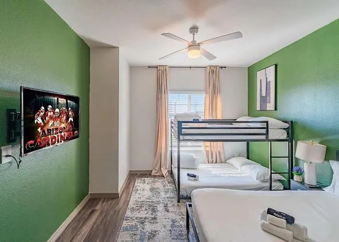 Cozy Near Stadium With Balcony-pool-gym-parking