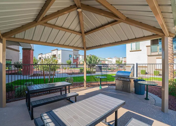 Apartment Cozy Near Stadium With Balcony-pool-gym-parking