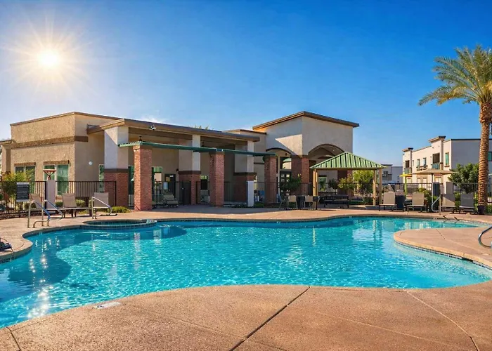 Cozy Near Stadium With Balcony-pool-gym-parking Glendale
