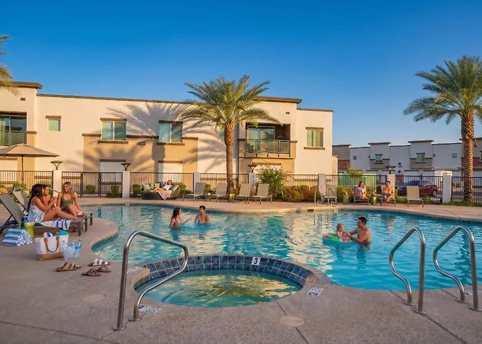 Cozy Near Stadium With Balcony-pool-gym-parking * Glendale