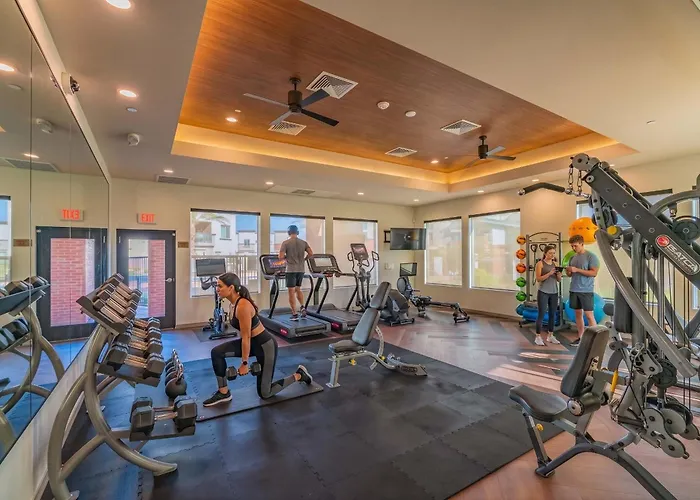 Cozy Near Stadium With Balcony-pool-gym-parking
