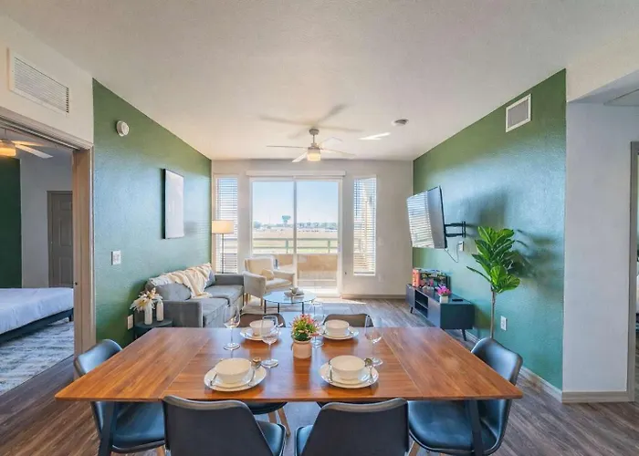 Apartment Cozy Near Stadium With Balcony-pool-gym-parking *