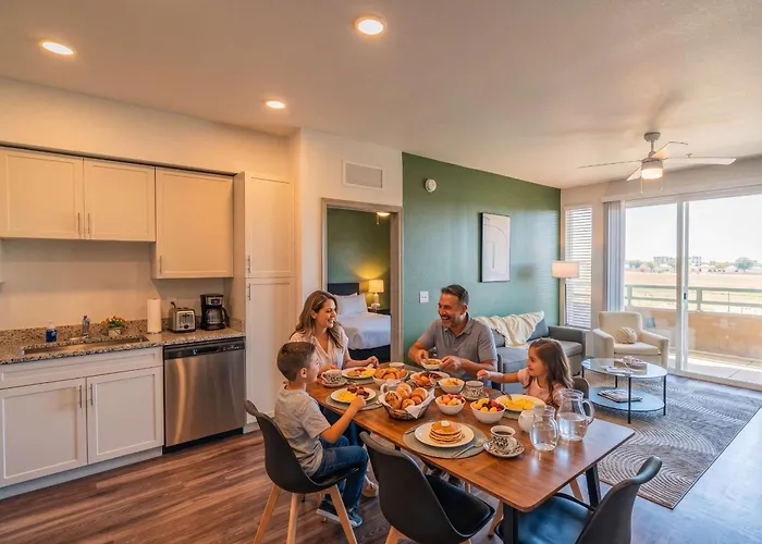 Apartment Cozy Near Stadium With Balcony-pool-gym-parking *