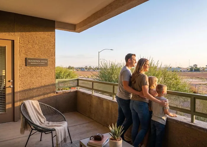 Cozy Near Stadium With Balcony-pool-gym-parking Apartment Glendale